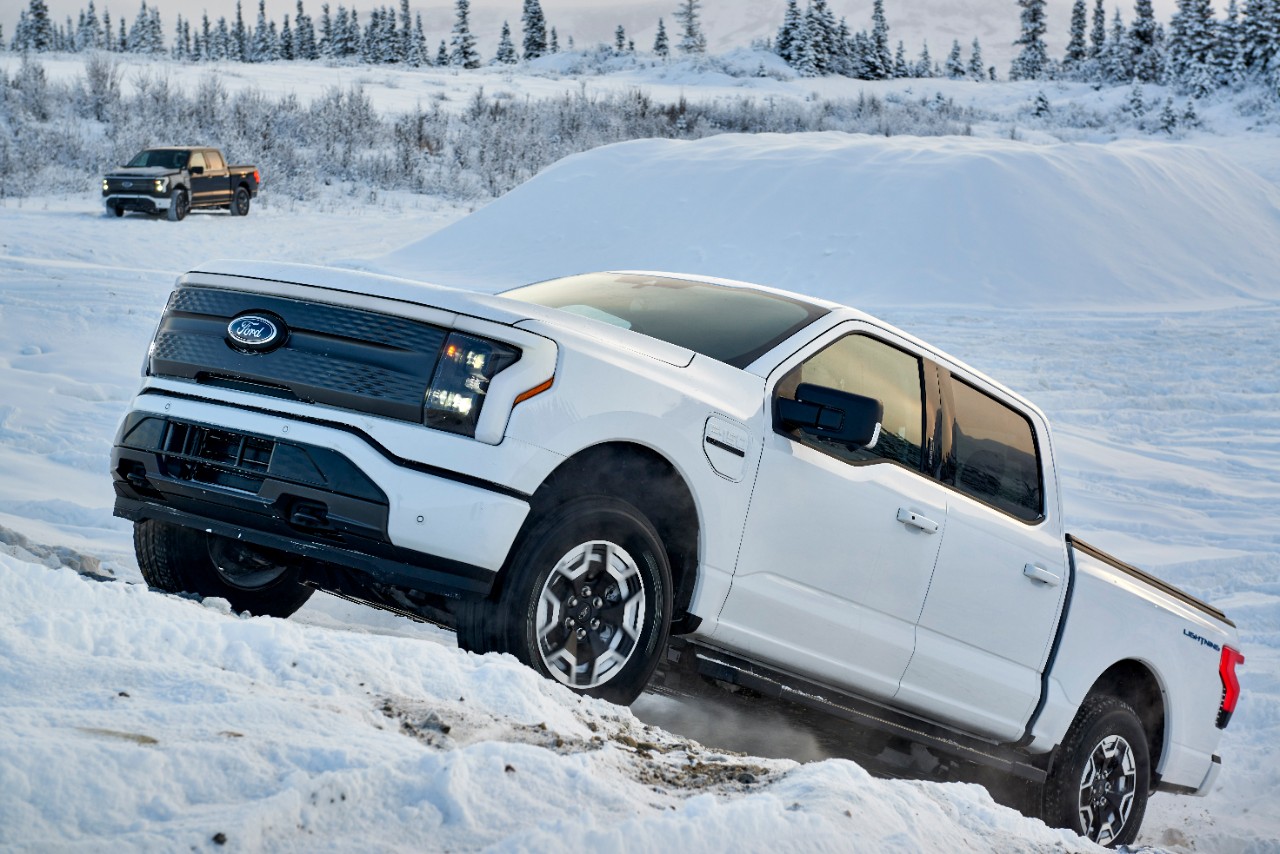 Electric cars 2022 Ford F-150 Lightning winter driving