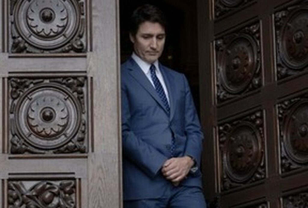 trudeau in doorway 1200x810