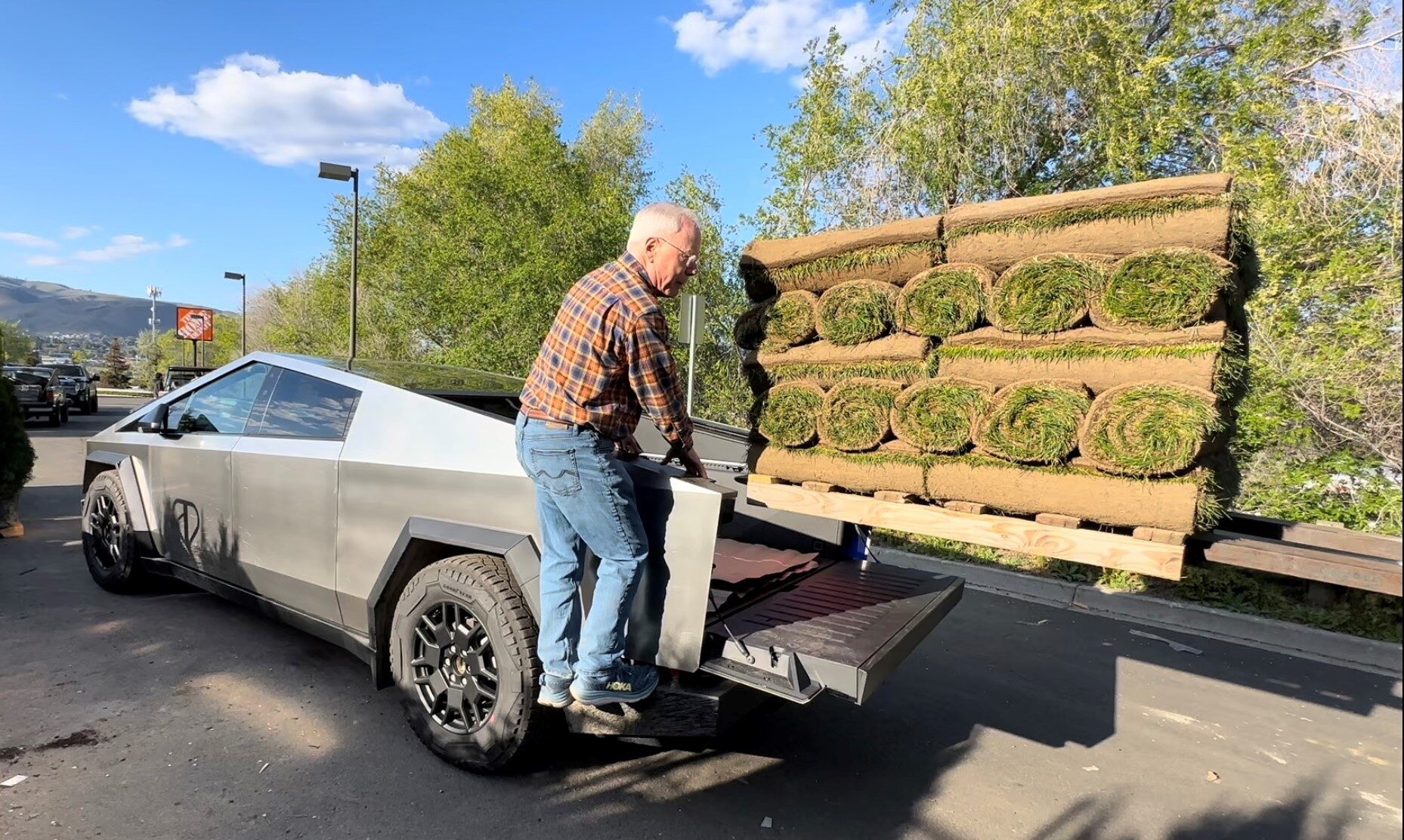 Tesla Cybertruck loading sod